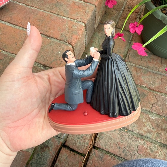 Hallmark 2016 AN HONORABLE PROPOSAL Gone With the Wind Magic Works NEW - Picture 2 of 4